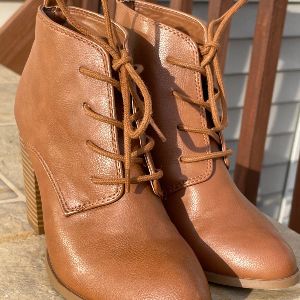 Boot - Picture 2 of 5